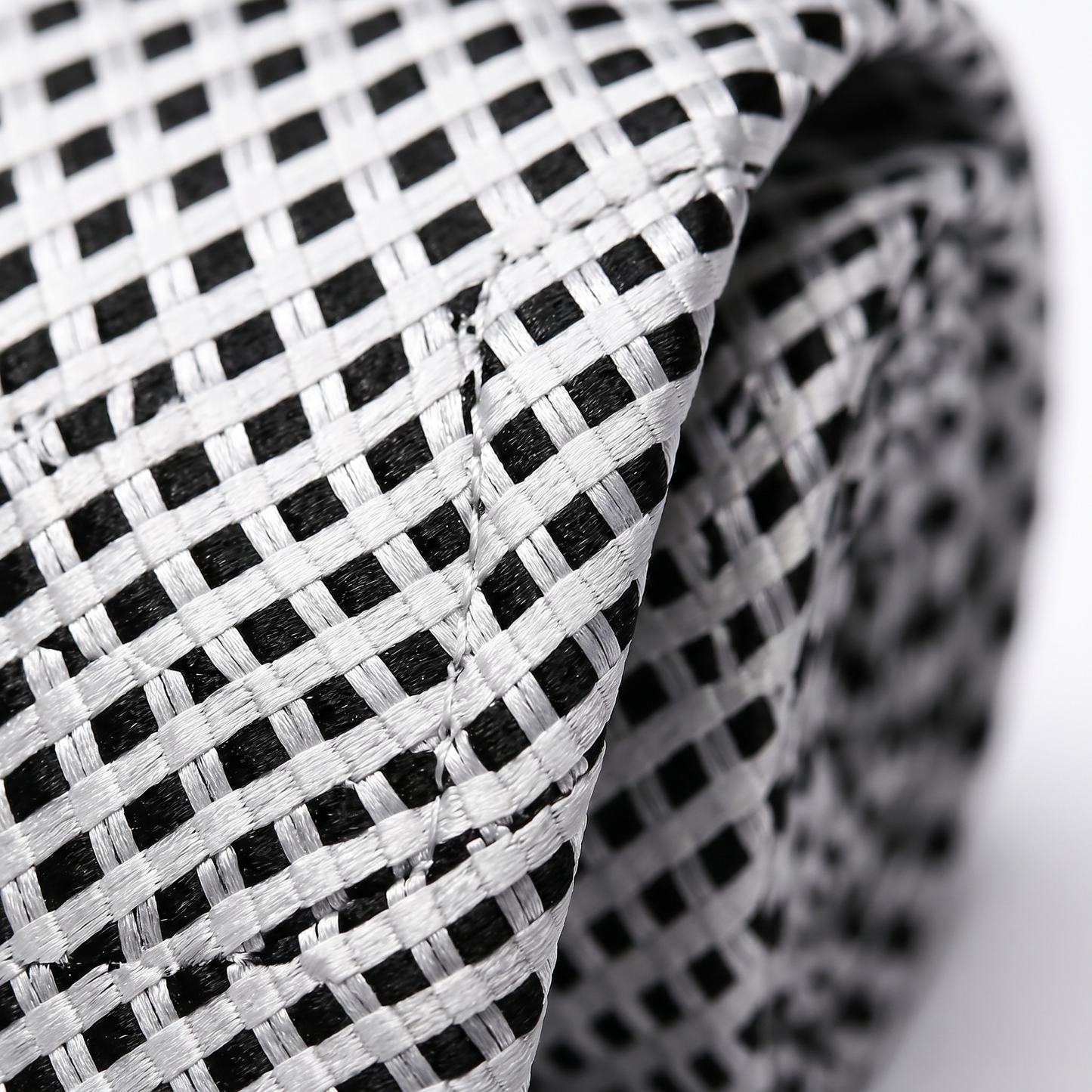 The Monochrome Grid Tie